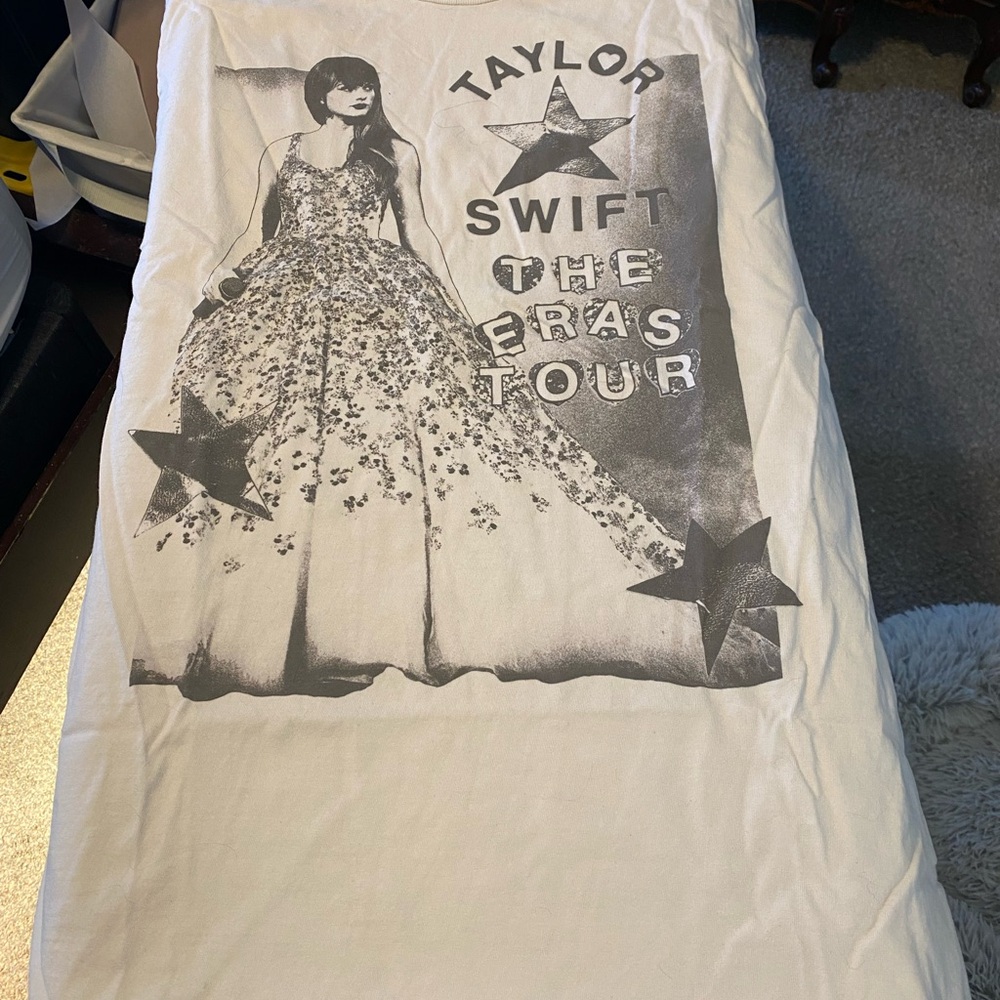 Taylor Swift Eras Tour Off White Distressed T-Shirt M Ball Gown Tour Dates NWOT
